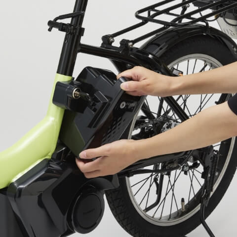 小型・軽量の車体 & バッテリー駆動