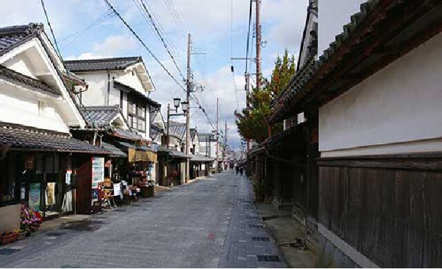 河原町妻入商家群